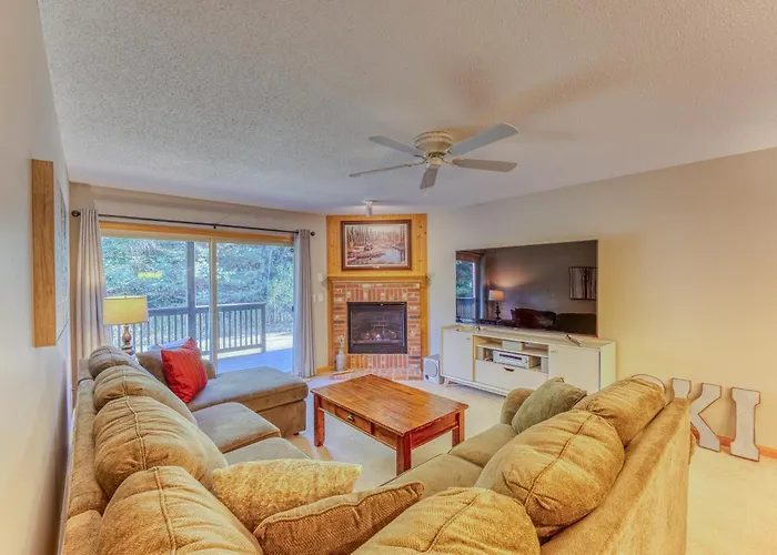 S42 Well Appointed Bretton Woods Condo With Deck, Fireplace & Easy Access To Area Activities